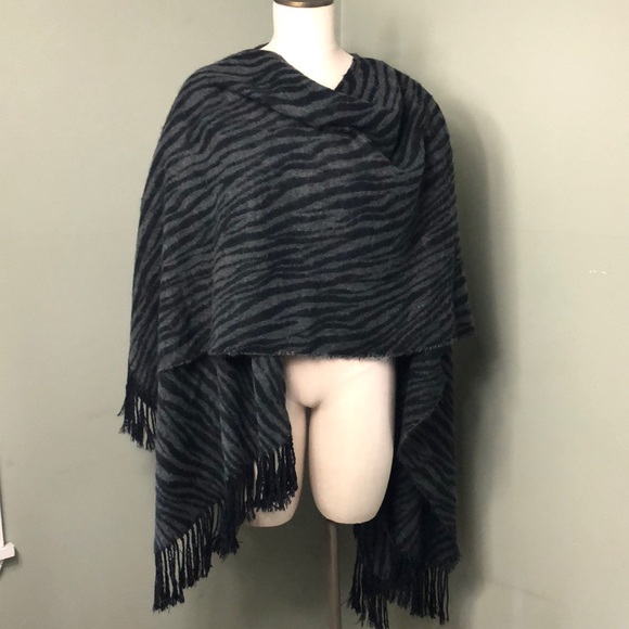 Knit Wrap Shawl Black Gray Stripe Zebra Print Poncho One Size. - Picture 1 of 9